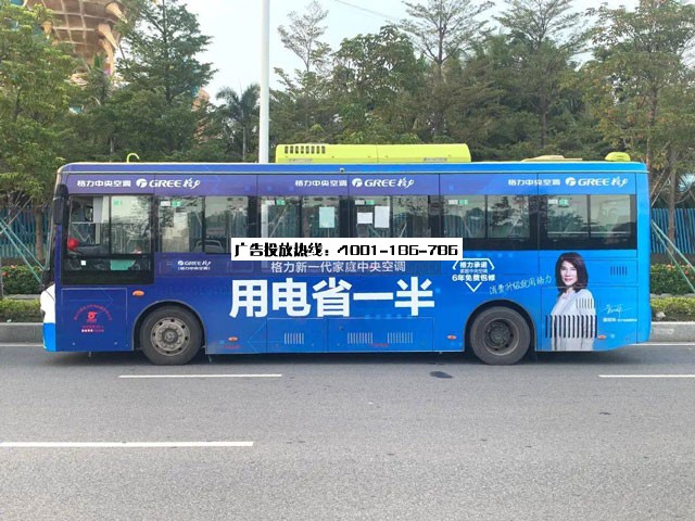 公交驾驶员提醒乘客下错站 乘客送上糖果暖心答谢（公交广告公司发布）原创，