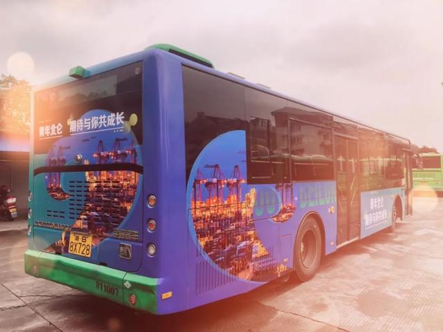 公交广告色彩怎么设计?公交广告如何选择投放路线（公交广告效果）快来看，